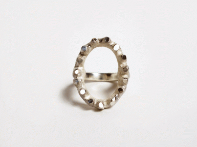 Petra Brenner, Ring rund-oval mit Facetten