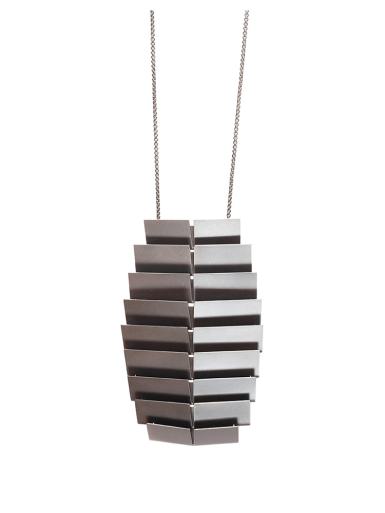 Silke Trekel, 'Die Verwandlung', Anhänger, Titan