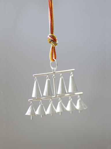 Sayumi Yogouchi, Pendant - Talisman 'Ring My Bells', Silber, Seide